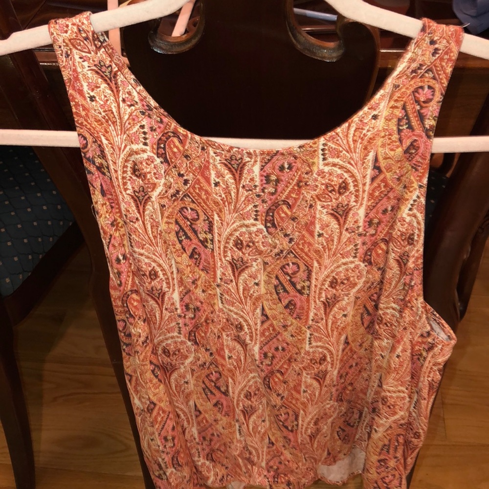 Adorable tank pretty design and nice back